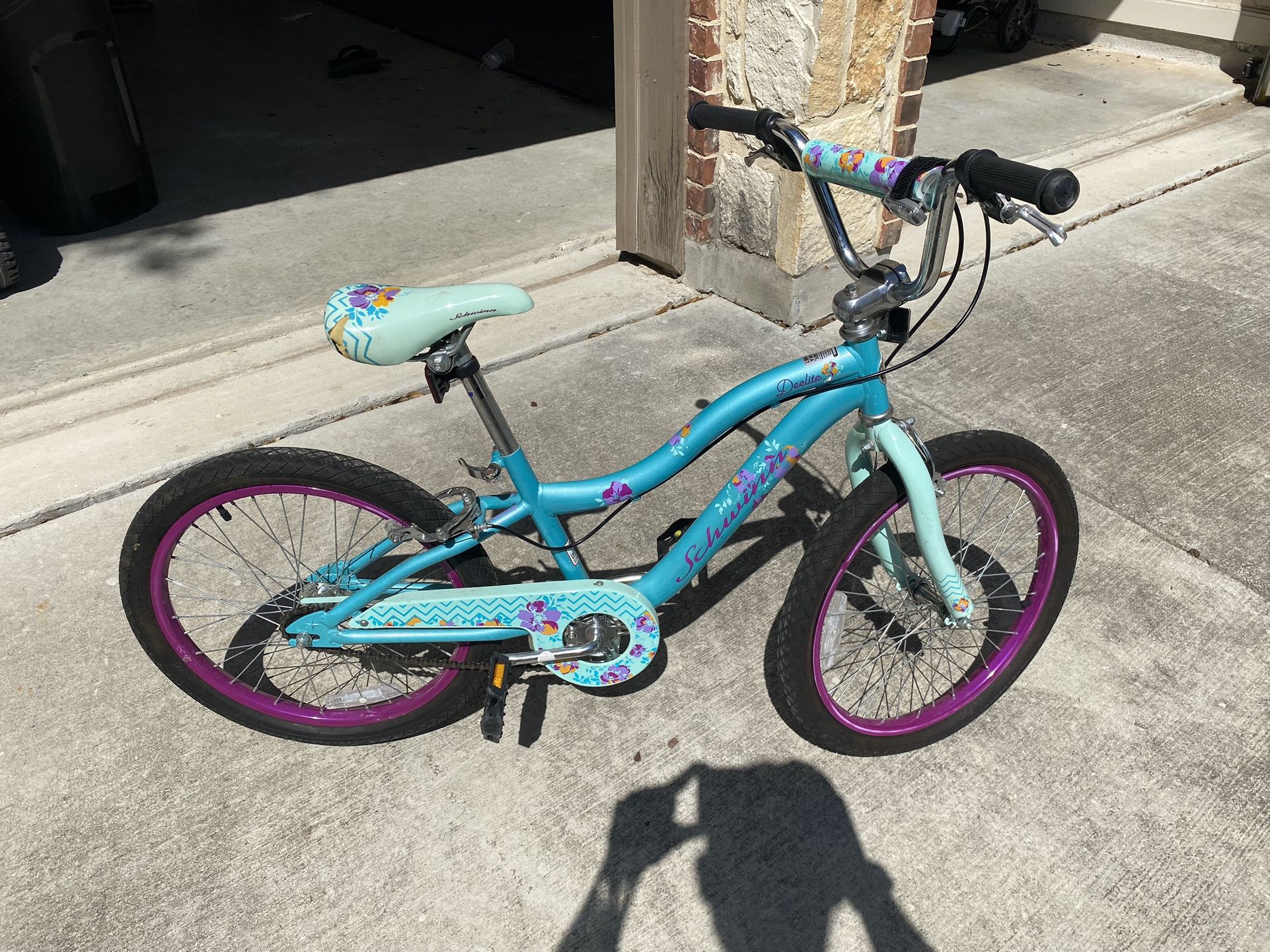 Schwinn 20” Deelite Girls Bike.