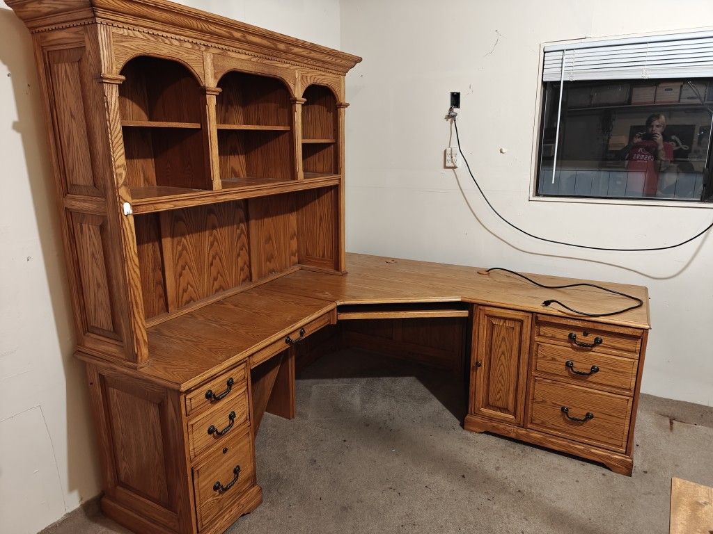 Large Oak Corner Desk w/ Hutch