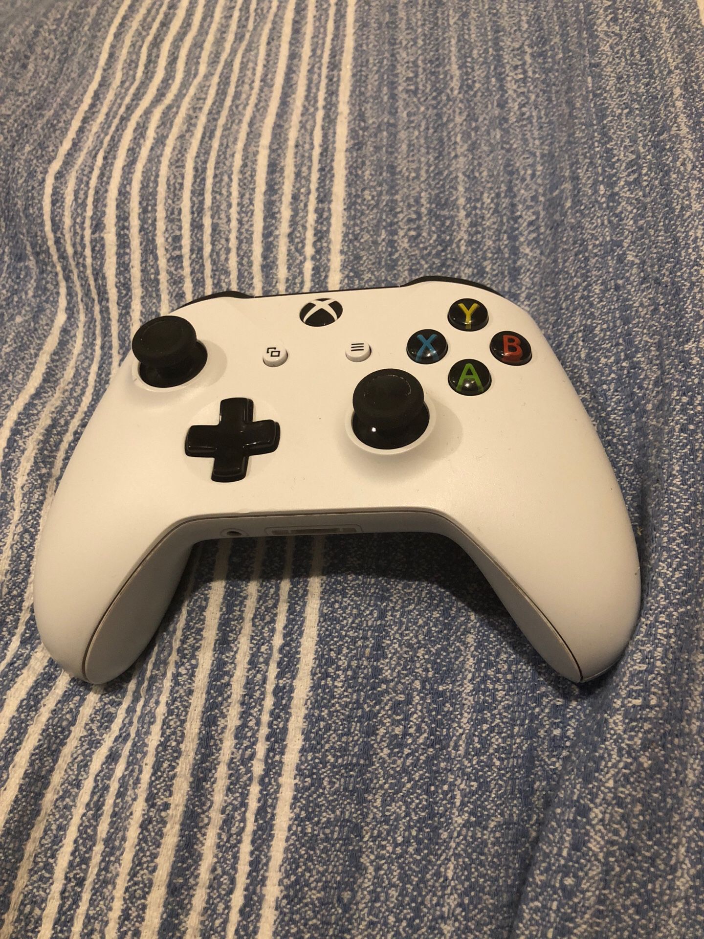 Xbox controller no back part easily replaced