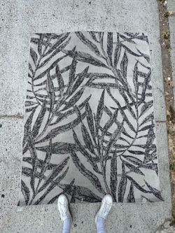 5x7 Outdoor Rug | Black & Cream Tropical Leaf Pattern