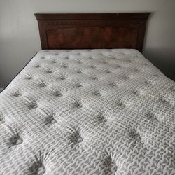 Serta Queen Mattress, Boxspring & Frame