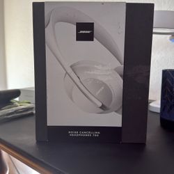 BOSE Noise Canceling Headphones 700 - Brand New - SEALED - WHITE