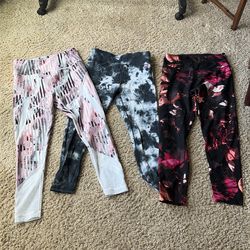 Women’s athletic leggings size medium