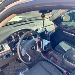 2008 - 2013 Cadillac Escalade Interior  (No Cracks) 