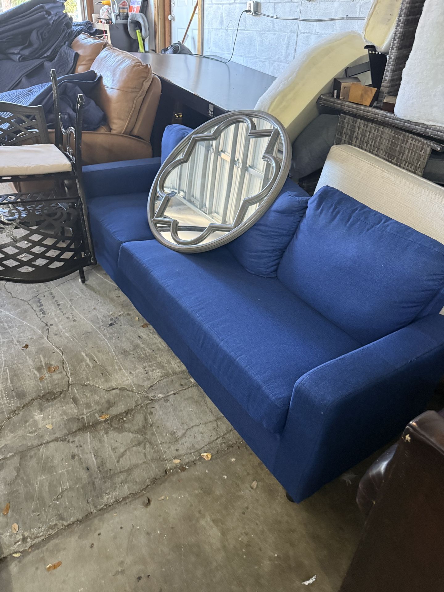 FREE COUCHES ADDRESS IN DESCRIPTION