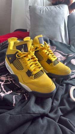Air Jordan  4 Retro Yellow/Black - Size 9.5