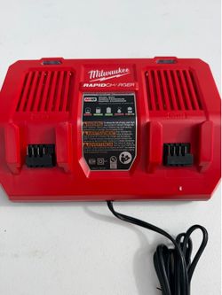 Milwaukee M18 dual bay simultaneous rapid charger