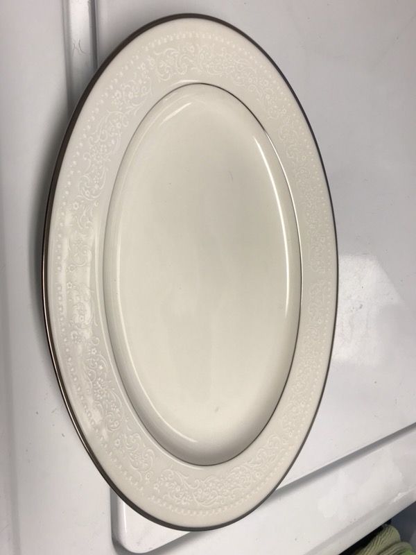 Noritake ivory China 7565 sorrento pattern set service for 12 brand new