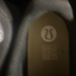 LULUMON SNEAKER