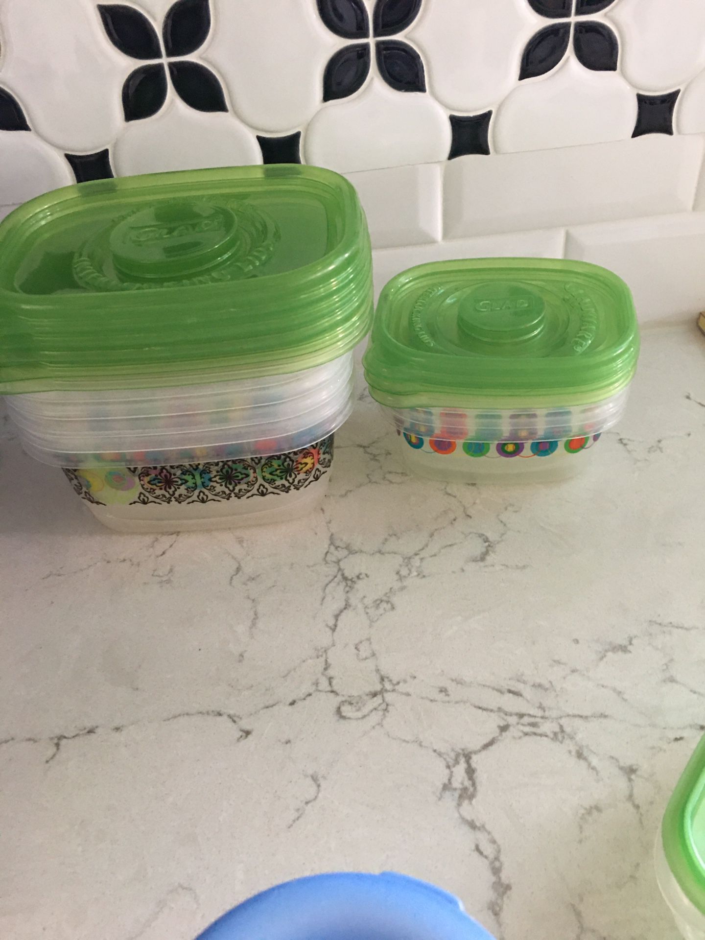 Food storage containers, 25 total