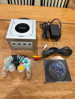Nintendo GameCube Silver Console w/ Controller, Cords, & Game