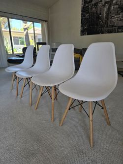 Set of 4 White Modern Shell Dining Chairs