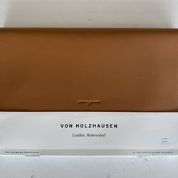VON HOLZHAUSEN MACBOOK PORTFOLIO 16-INCH
