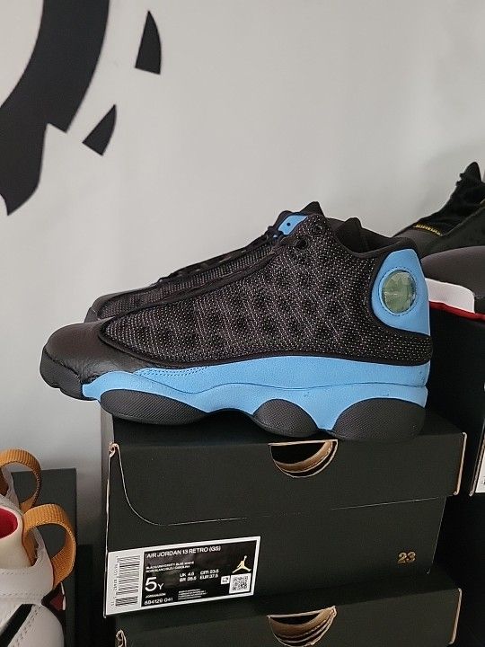 [884129-041] Youth Air Jordan Retro 13 'Black University Blue' (GS) 4.5Y 6W