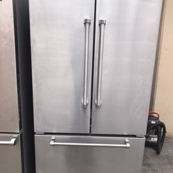 VIKING PROFESSIONAL REFRIGERATOR 36”