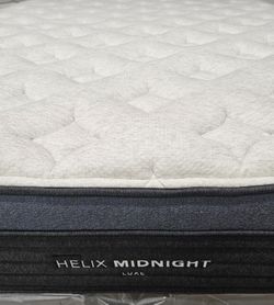 LIKE NEW! Helix Midnight Luxe Cal-King Mattress - Delivery Available