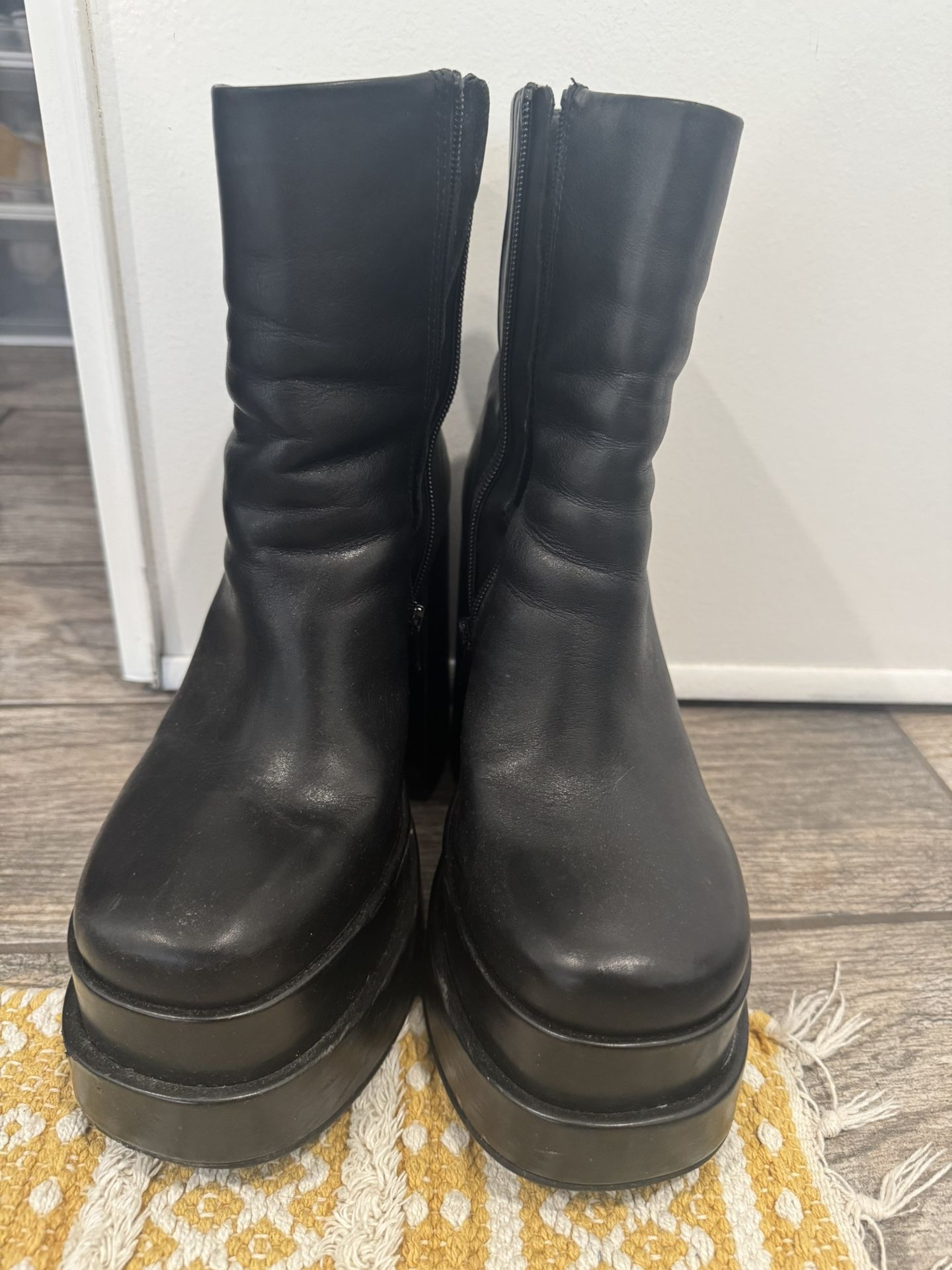 Steve Madden Leather platform Boots Size 9