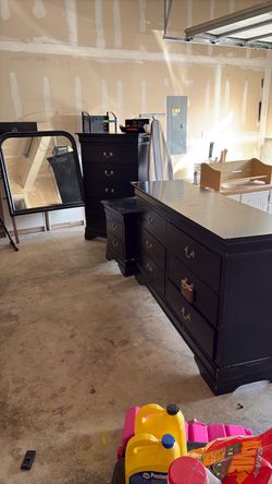 Black dresser set