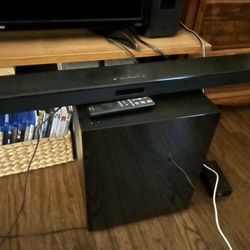 Samsung Sound Bar Sub Sinks Wirelessly With Sound Bar  75  Firm Has Bluetooth 