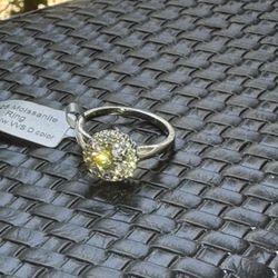 Women’s Size 8 Ring, Promise Ring, Travel Ring Moissanite 925 Silver With Detailed Setting 