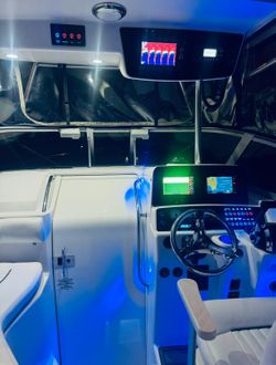 Boston Whaler Conquest 26 for trade