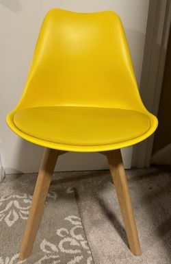 *NEW* Retro Chair 