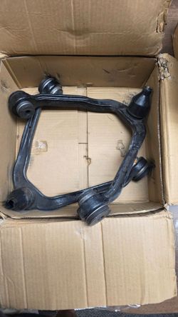 Upper Control Arms with Ball Joints – Pair
