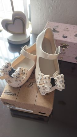 Mini Melissa size 8