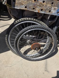 pair of 26inch mountain bike wheels/tires