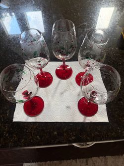 Hand-painted Christmas glasses, 5 pieces. Good condition. P