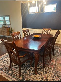 Traditional Cherry Dining Set