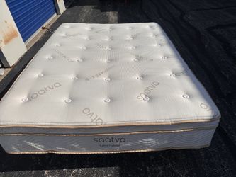 Saatva Latex Hybrid Mattress, Queen, good condition