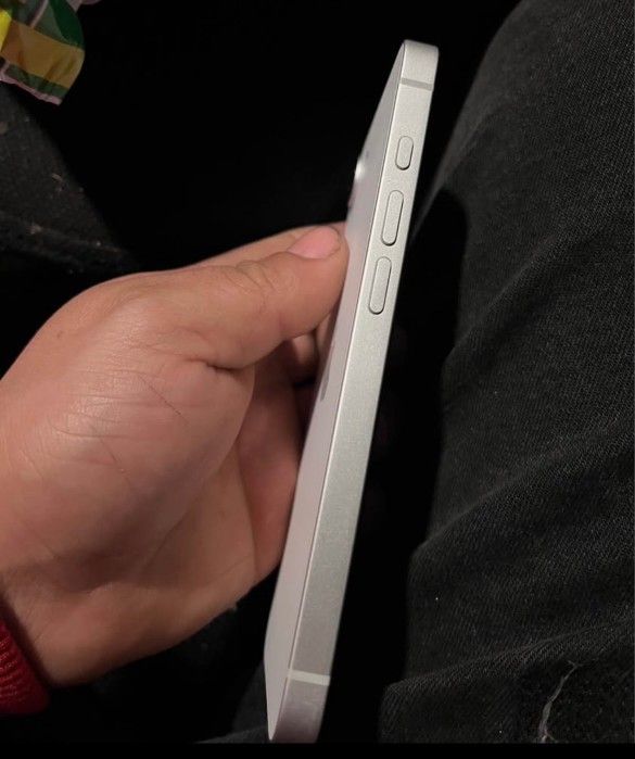 White Iphone 16e