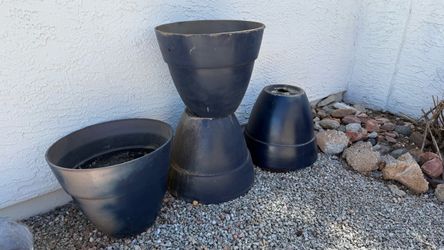 4 Large Plastic Planters