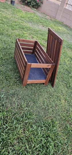 ** Beatiful Wooden Outdoor Pet House Side Table**