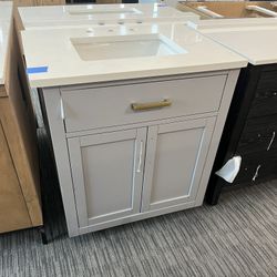 31” Bathroom Vanity In Grey
