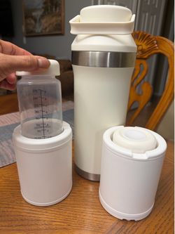 LIKE NEW Baby Brezza All Day Portable Breastmilk Cooler, Large 20z Capacity, Insulated Travel Bottle  + 2 Bottles, Soft White