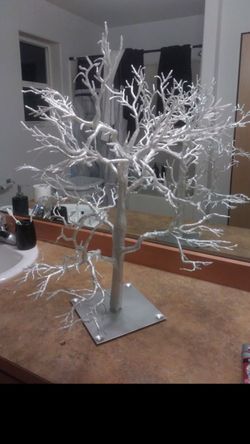A tree to put earrings and bracelets