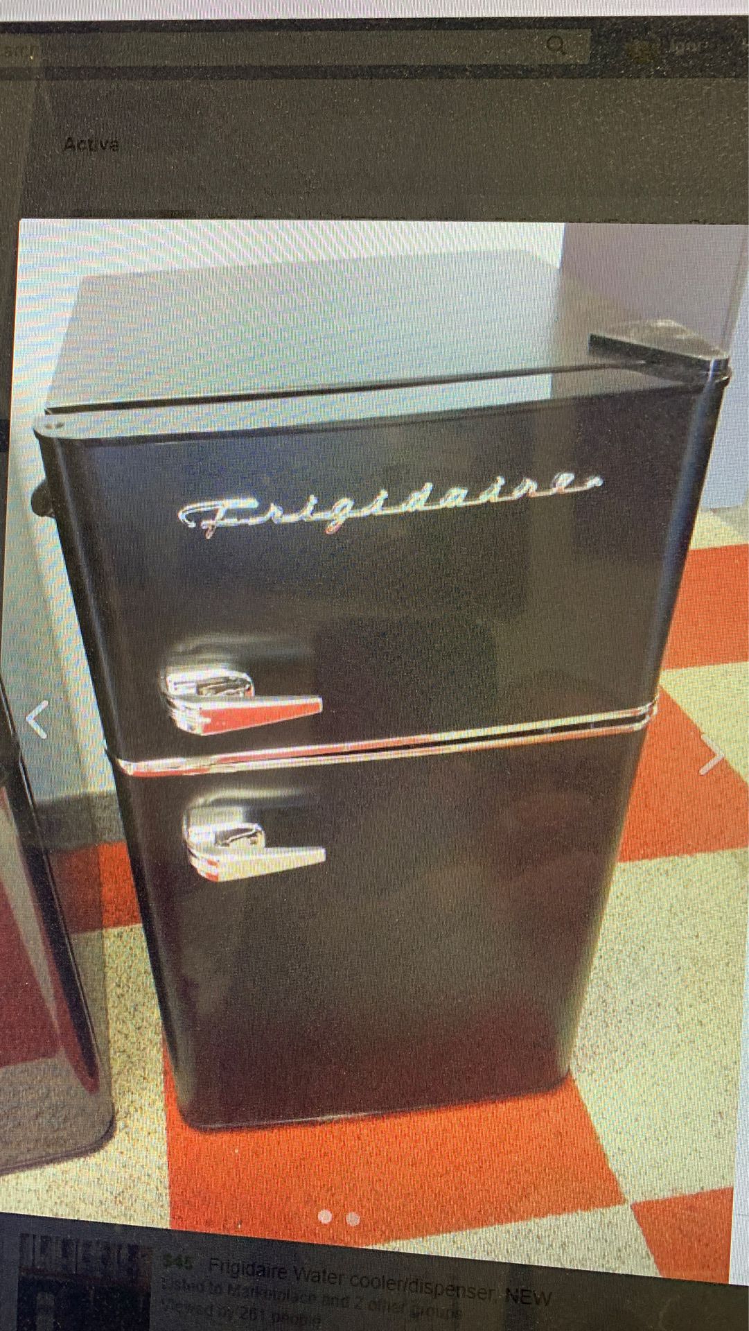Frigidaire RETRO, 2-doors Refrigerator/Freezer, Black, NEW
