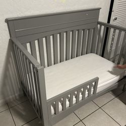 Crib / Toddler Bed With Mattress