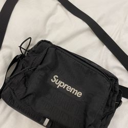 Supreme Shoulder Bag (SS19) for Sale in Seattle, WA - OfferUp