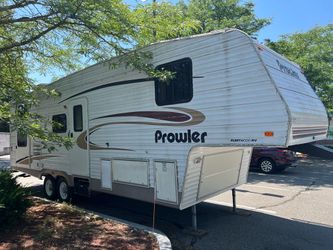 2004 Fleetwood prowler 295 2BS fifth wheel camper