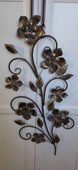 Metal floral wall decor