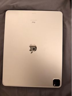 Apple iPad Pro 12.9” 5th Gen (M1) 128GB Bundle – Apple Pencil 2 & ESR Magnetic Keyboard Case