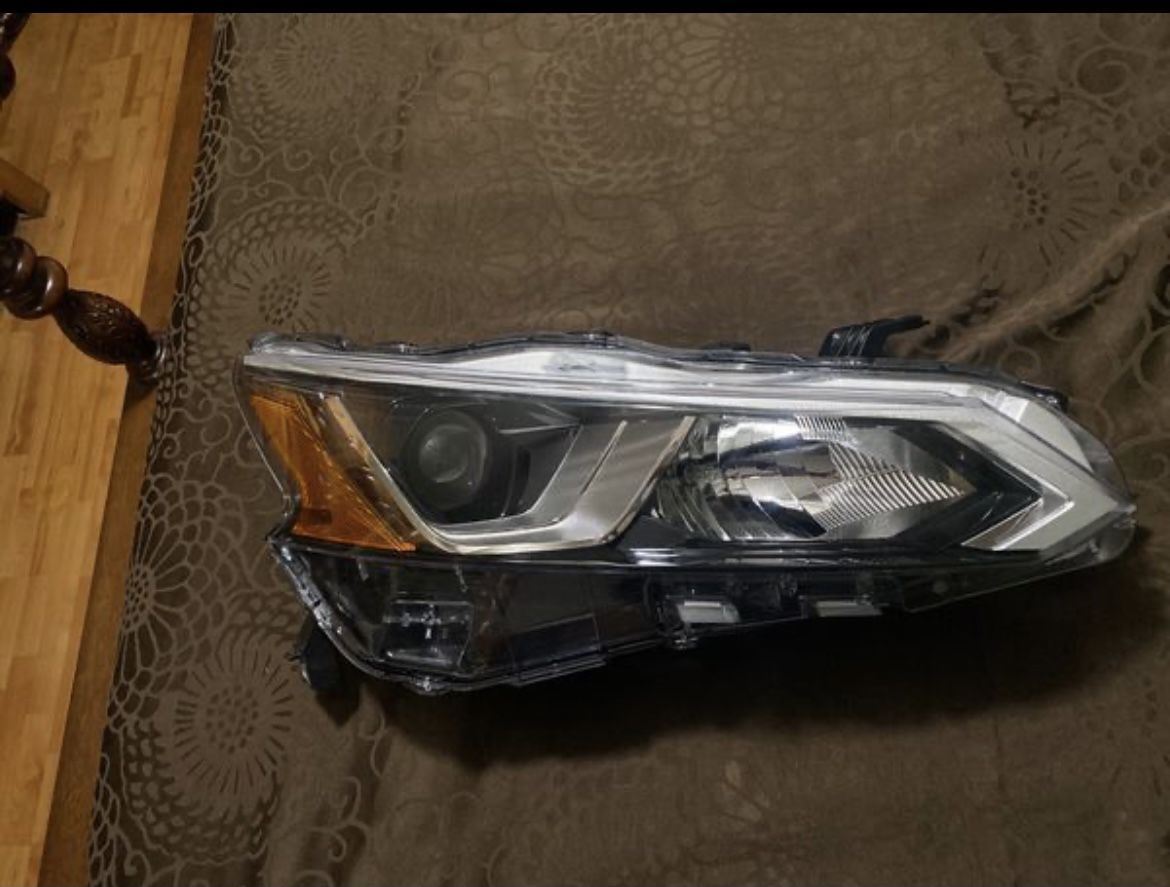 2019 Nissan Altima passenger right headlight