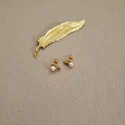 Monet Goldtone Feather Pin Brooch & Marvella Pearl Earrings