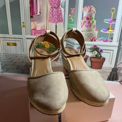 Macys Style & Co Woman’s Mailena Wedges Tan Color, Size 10