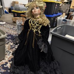 Haunted doll. Rare Rustie Doll Porcelain French Court Lady Doll Casey 33" 