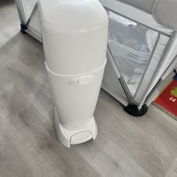 Basurero Para Pañales De Bebé Limpio Y Sin Defectos 