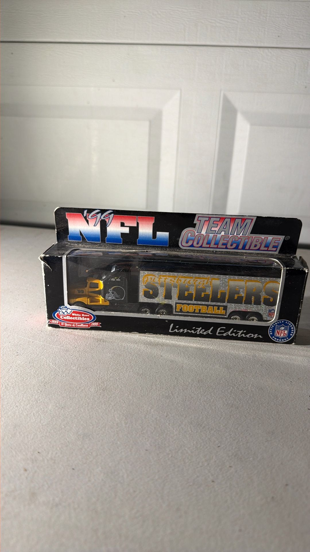 1999 Pittsburgh Steelers NFL Team Collectible Die Cast Truck White Rose